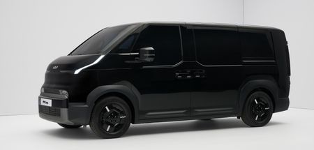 Kia dévoile les tarifs de son nouvel utilitaire électrique PV5, concurrent direct du nouveau Trafic électrique