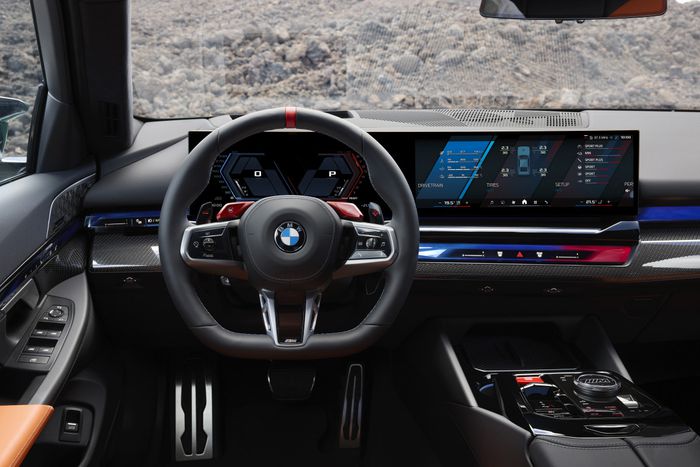 Tableau de bord et volant de la BMW M5