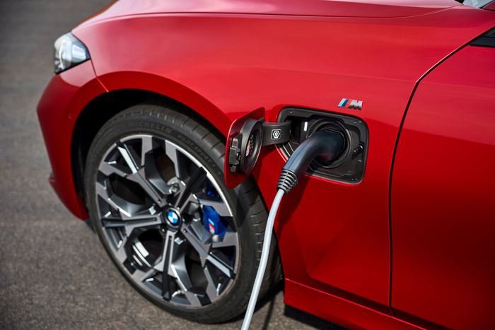 La prise de recharge des BMW Série 3 hybride rechargeable