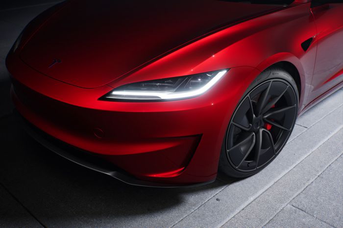 Tesla Model 3 Performance : Une berline électrique sportive imbattable 0