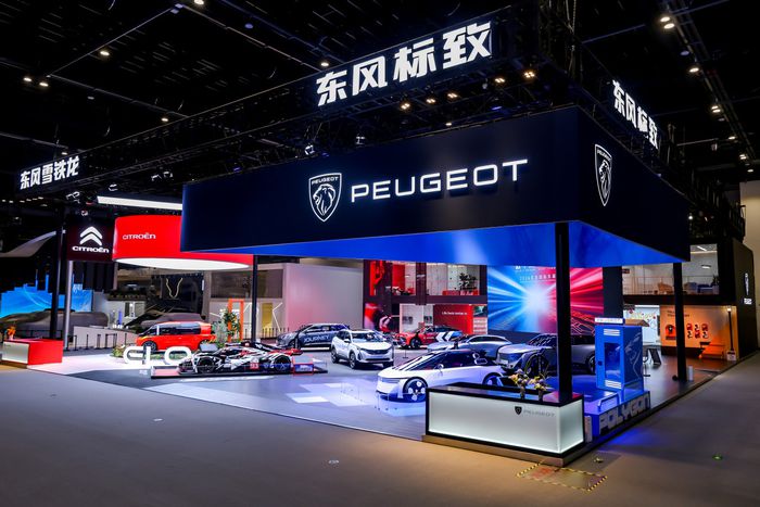 Stand Peugeot Salon de l'Automobile 2026 P&eacute;kin