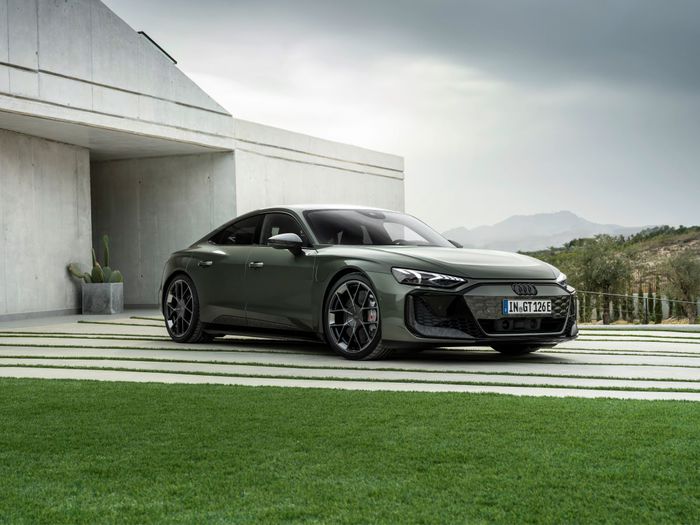 Avant de la RS e-tron GT performance