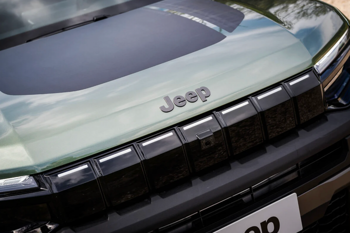 Calandre de sept fentes de la Jeep Avenger