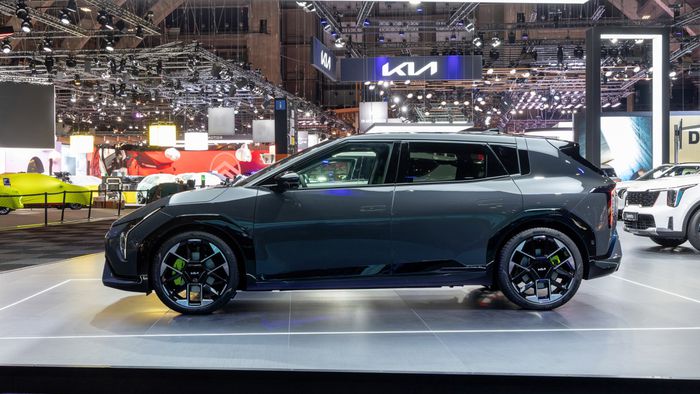 C&ocirc;t&eacute; de la KIA EV4 GT