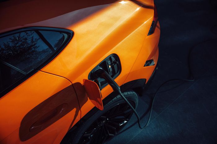 Prise pour la recharge du nouveau Urus SE 2024