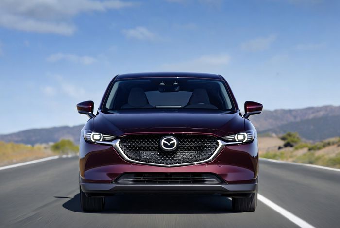 avant de la Mazda CX_6E