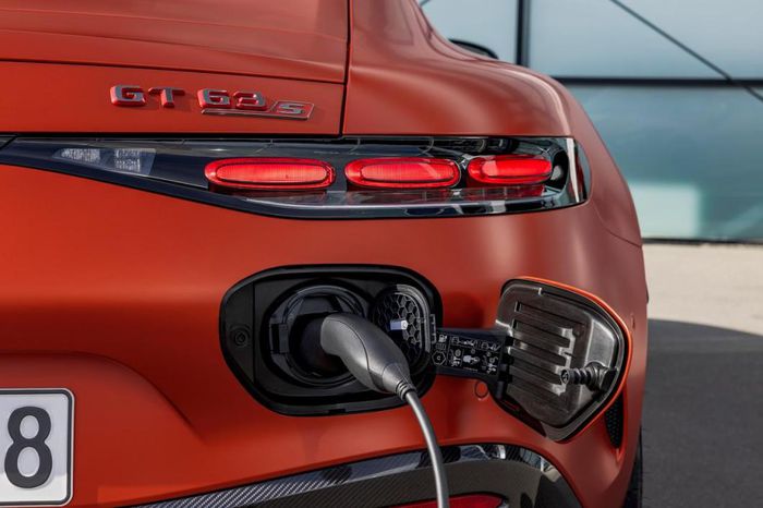 La prise de recharge de la Mercedes AMG GT 63 S E PERFORMANCE