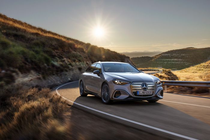 Design avant de la mercedes classe C &eacute;lectrique