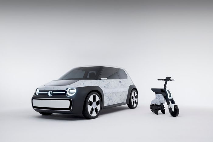Exposition de la Honda SUSTAINA-C Concept et du deux-roues, le Honda Pocket Concept