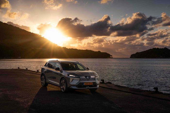 Mitsubishi Eclipse Cross au crépuscule