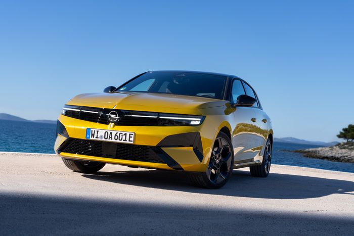 design avant de l'Opel Astra