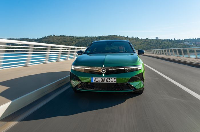 avant de l'Opel Astra