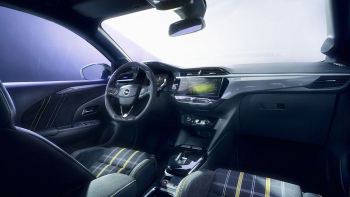 int&eacute;rieur de l'Opel Corsa GSE