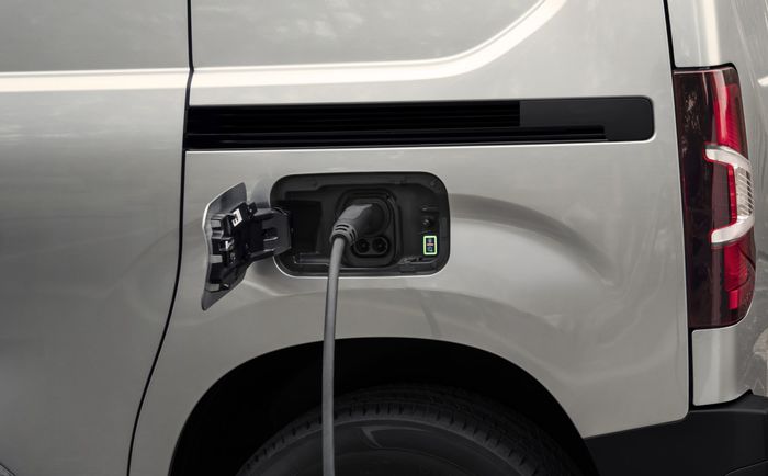 compartiment où l'on met l'essence dans la Peugeot Partner Active