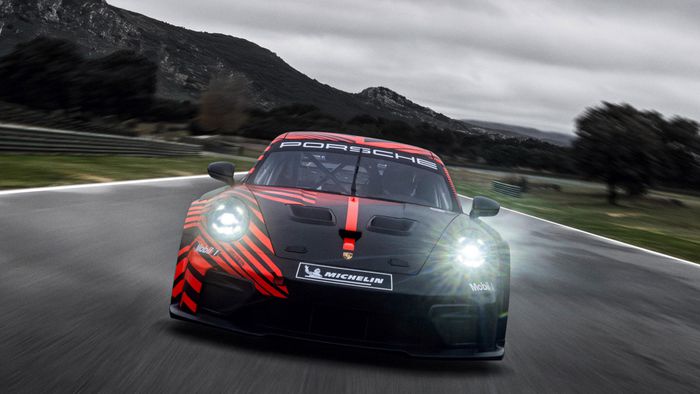 avant de la Porsche 911 GT4 R
