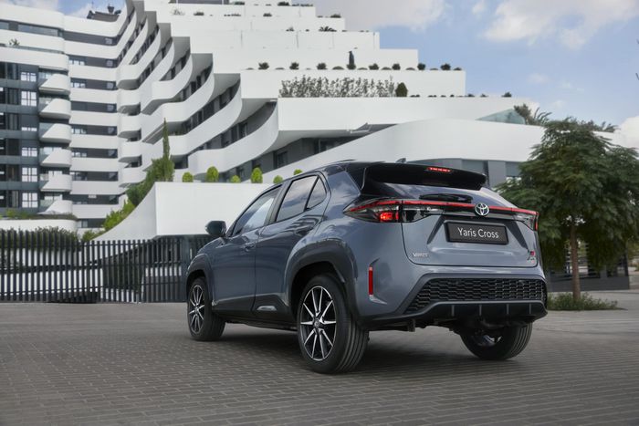 Vu arri&egrave;re de la nouvelle toyota yaris cross GR