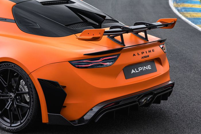 Alpine A110 R Ultime orange solaire mat