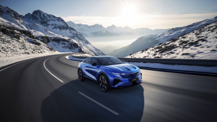 Alpine A390 sur la route
