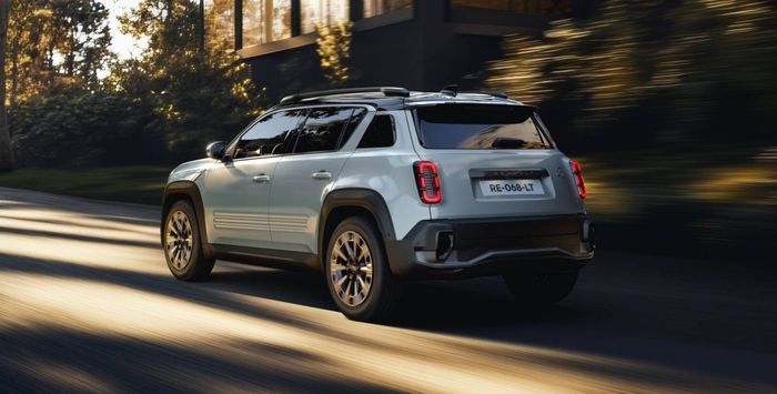 Nouvelle R4 E-Tech 2025